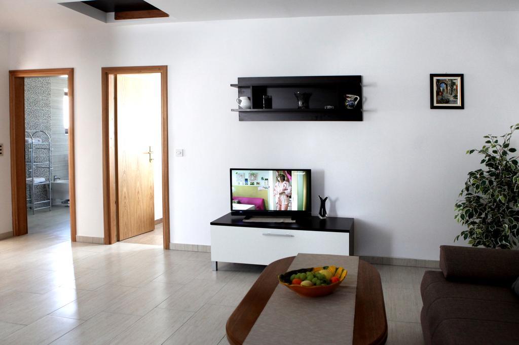 Apartments Marina-Mare โปเรช ภายนอก รูปภาพ