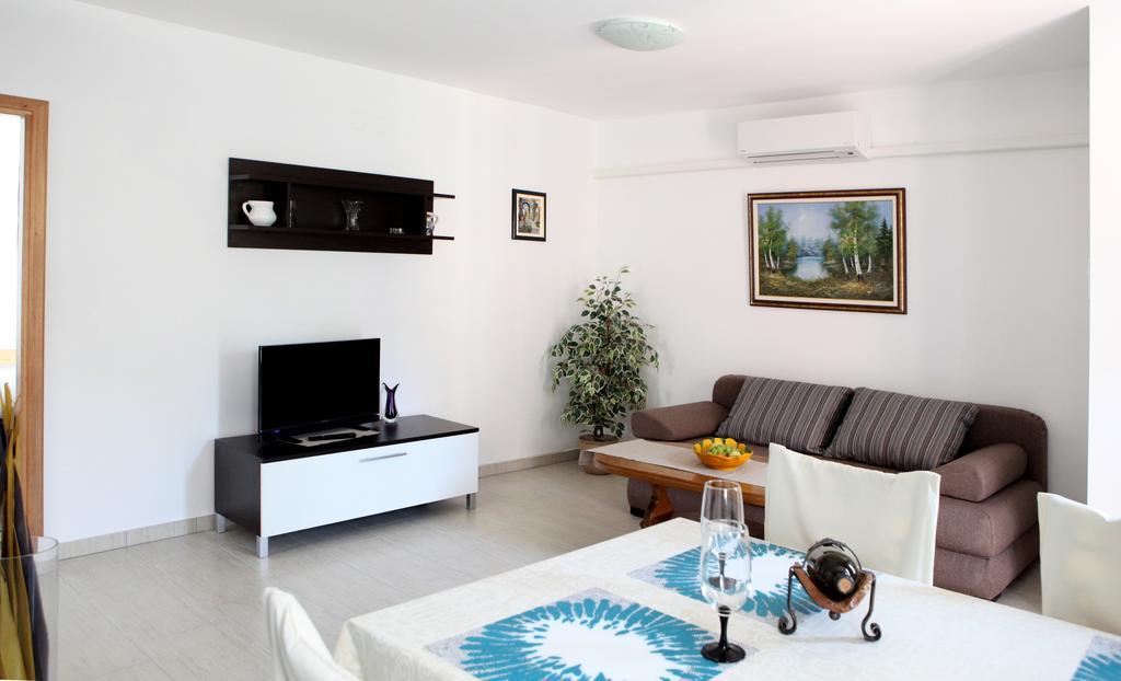 Apartments Marina-Mare โปเรช ภายนอก รูปภาพ